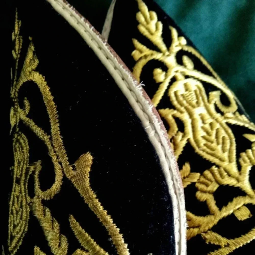 Handcrafted Embroidered velvet Moroccan Babouche - Picture 4 of 6